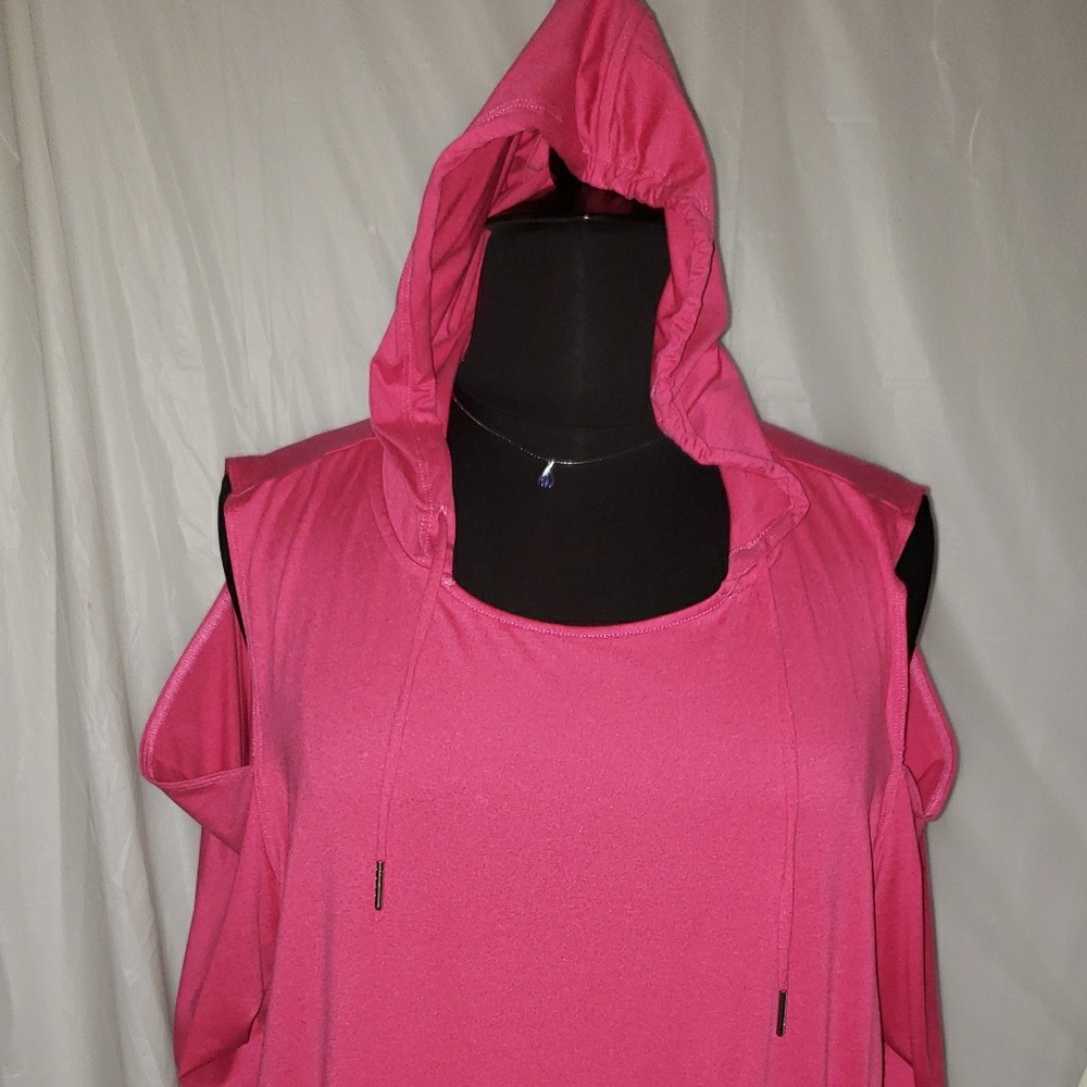 Avenue 26 / 28 cold shoulder hoodie front pocket